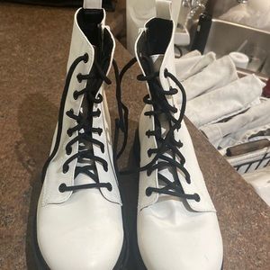 Harley Quinn Halloween cosplay costume teen ladies white black boots 9